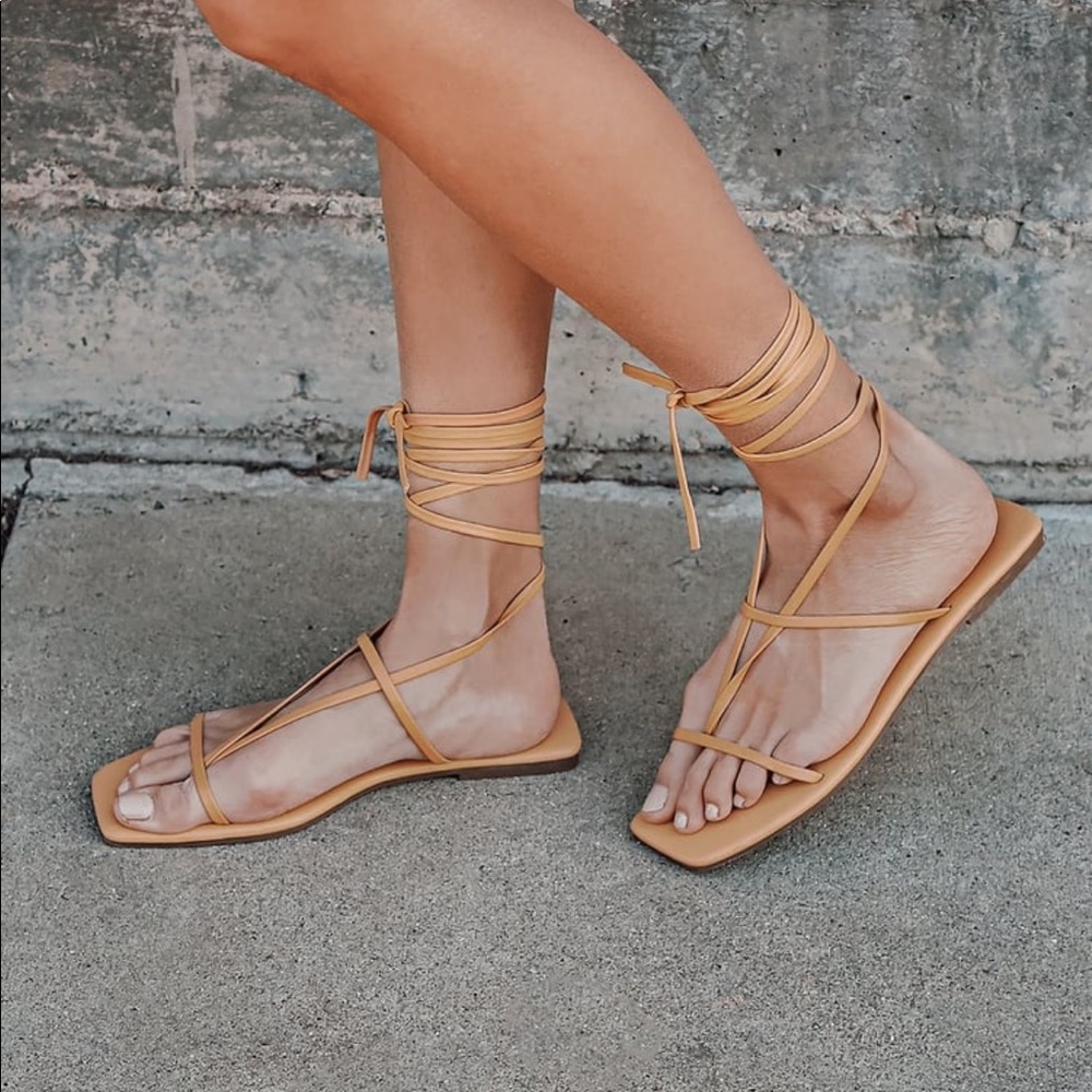 Lulu’s Aisya Tan Lace-Up Flat Sandals size 8.5
